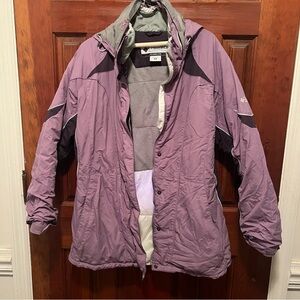 Women’s Columbia Ski Jacket. Size XL, color purple.